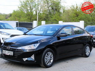 Hyundai Elantra foto 1