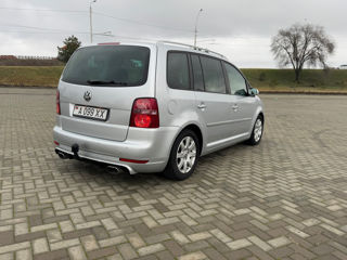 Volkswagen Touran foto 3