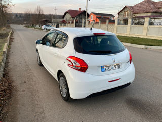 Peugeot 208 фото 4