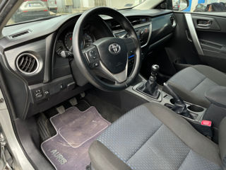 Toyota Auris фото 7