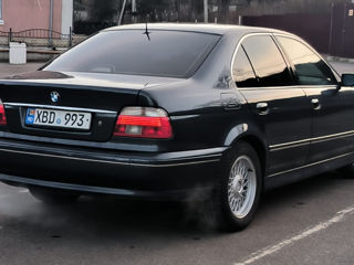 BMW 5 Series foto 2