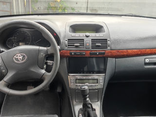 Toyota Avensis foto 8