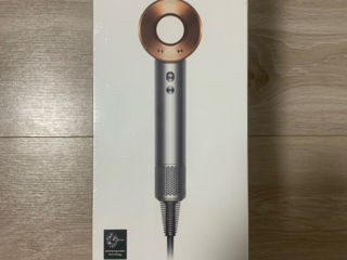 Продам Dyson HD07 с 5 насадками