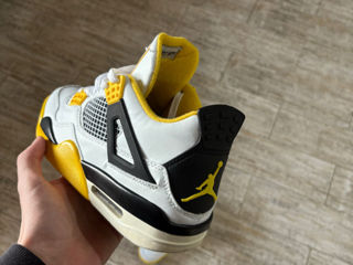 Jordan 4 ,,Vivid Sulfur foto 3