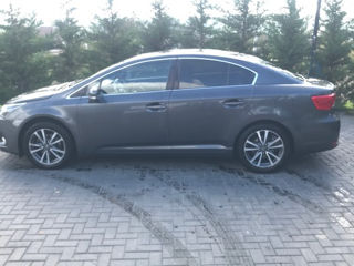 Toyota Avensis foto 2