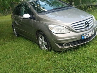 Mercedes B-Class foto 2