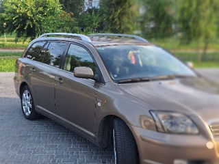 Toyota Avensis foto 1