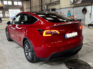 Tesla Model Y foto 6