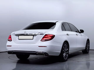 Mercedes E-Class foto 2