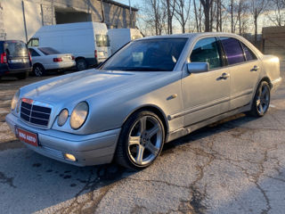 Mercedes E-Class foto 3