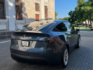 Tesla Model Y foto 4