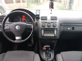 Volkswagen Touran foto 2