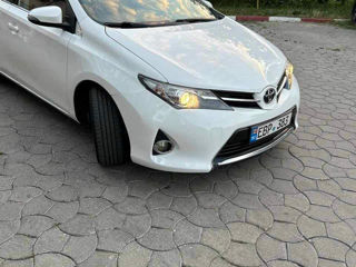 Toyota Auris foto 1