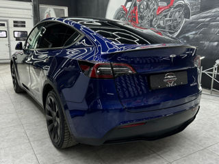 Tesla Model Y foto 3