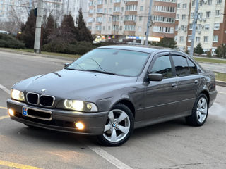 BMW 5 Series foto 2