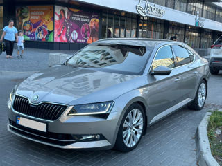 Skoda Superb foto 2