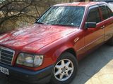 Mercedes Series (W124) foto 1