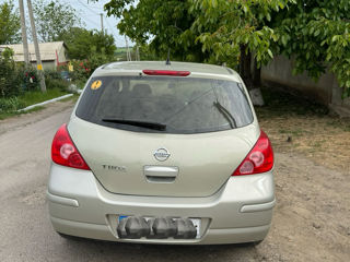 Nissan Tiida foto 2