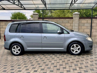 Volkswagen Touran foto 4