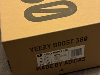 Yeezy Boost 380 foto 3