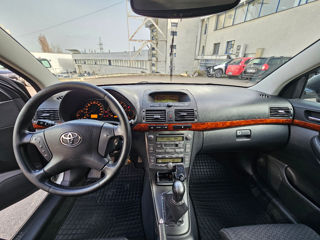 Toyota Avensis foto 10