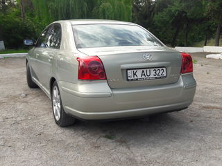 Toyota Avensis foto 4