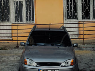 Ford Fiesta foto 2