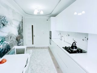 Apartment de lux cu o odae, 43m.p., mobilat, tehnica, sectorul Centru str. C.Varnav. Pret:40000 euro foto 2