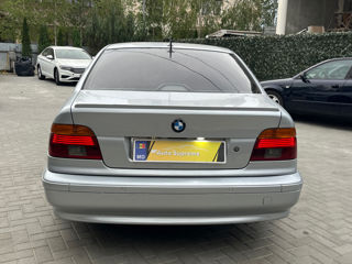 BMW 5 Series foto 6