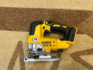 Fierăstrău pendular Dewalt DCS334