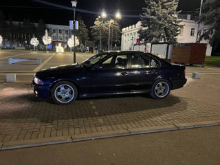 BMW 5 Series foto 2