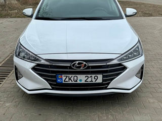 Hyundai Elantra foto 2