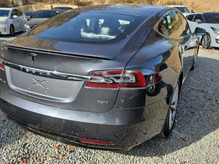 Tesla Model S foto 2