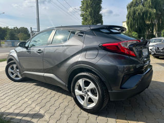 Toyota C-HR foto 2