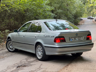 BMW 5 Series foto 3