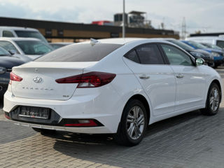 Hyundai Elantra foto 3