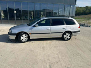 Toyota Avensis foto 4