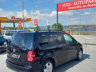 Volkswagen Touran foto 4