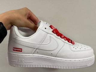 Nike Air Force 1 Low White x Supreme Unisex foto 1