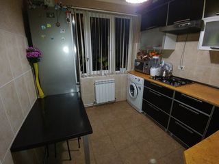 Se vinde apartament cu 2 odai, Euroreparatie. foto 8