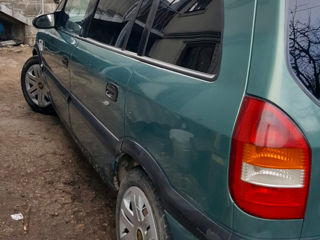 Opel Zafira foto 2