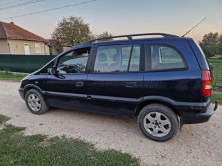 Opel Zafira foto 2