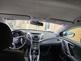 Hyundai Elantra foto 5