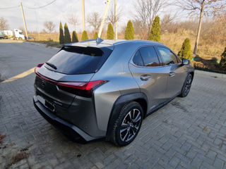 Lexus UX foto 2