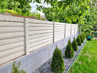 Gard din plăci de beton este durabil  și nu necesită îngrijire specială. foto 5