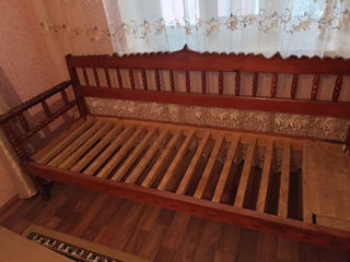 Se vinde pat din lemn natural făcut manual foto 3