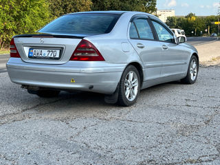 Mercedes C-Class foto 8