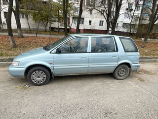 Mitsubishi Space Wagon foto 4