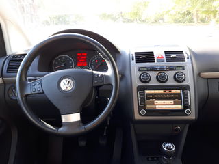 Volkswagen Touran foto 3