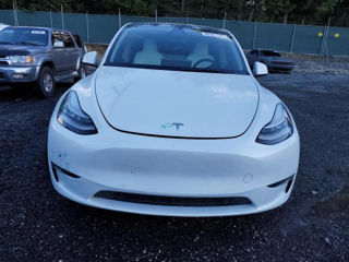 Tesla Model Y foto 2